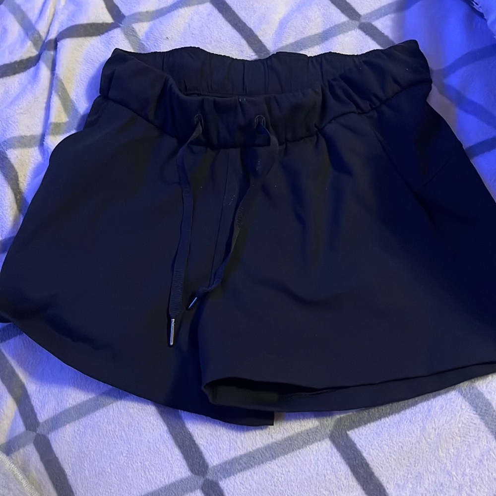 BLACK LULULEMON SHORTS